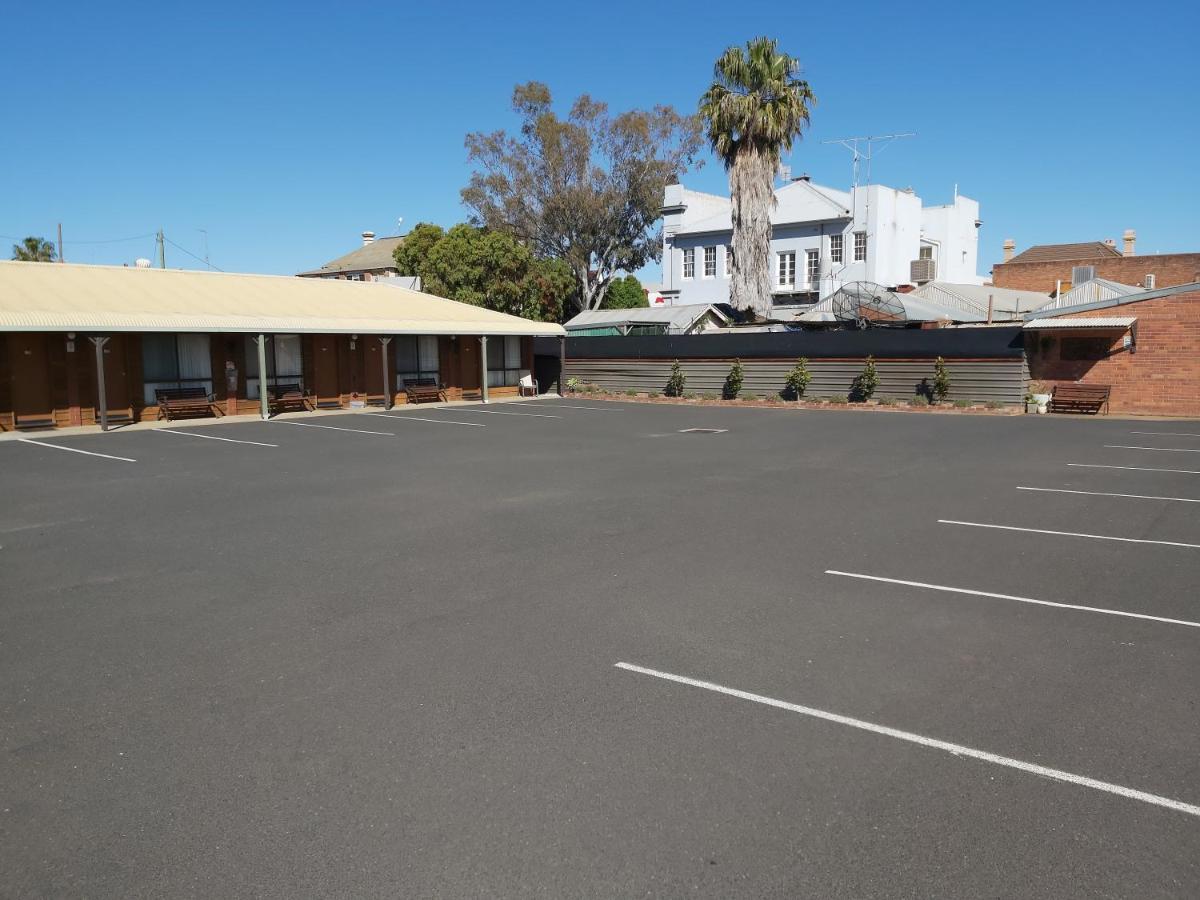 Country Mile Motor Inn Forbes Exterior foto